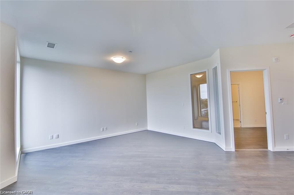 522-690 King Street W Property Photo 8