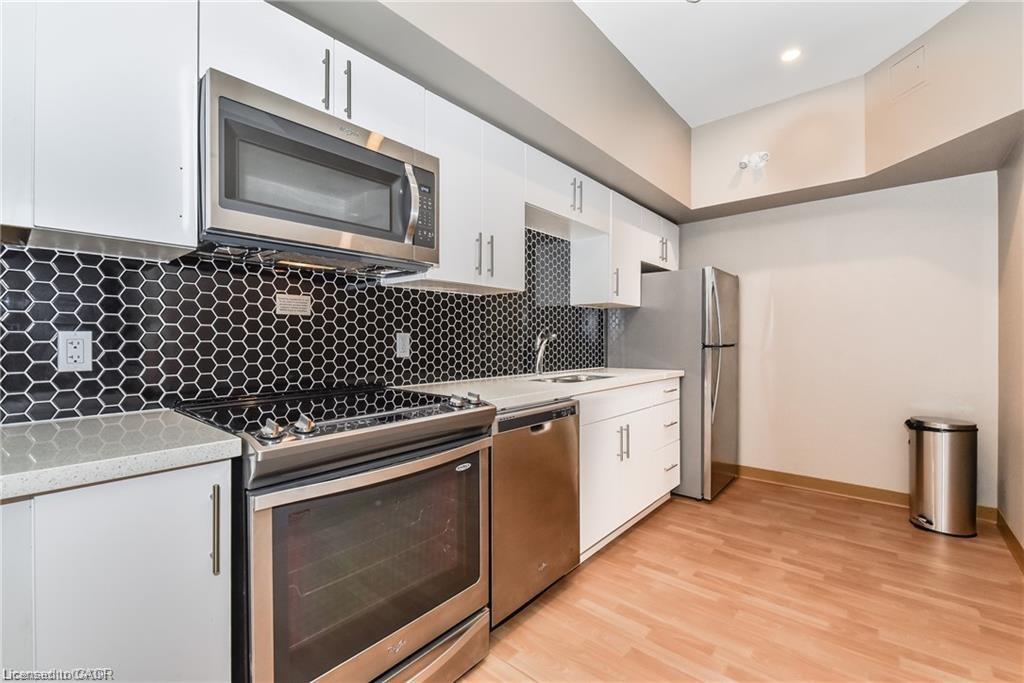 522-690 King Street W Property Photo 15