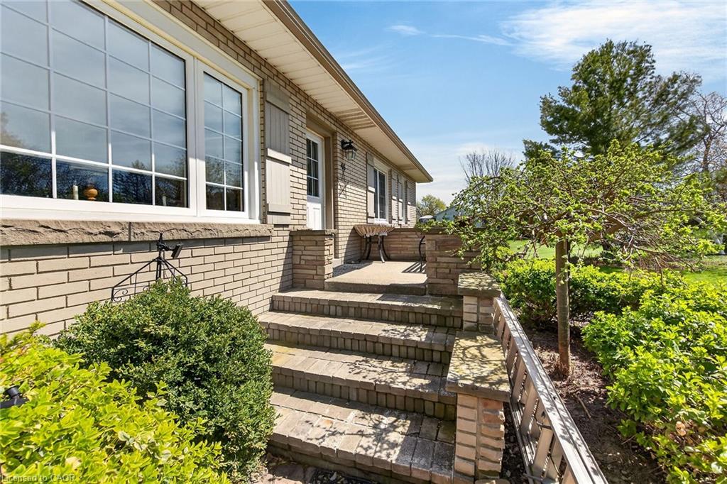46 Erie Street N Property Photo 10