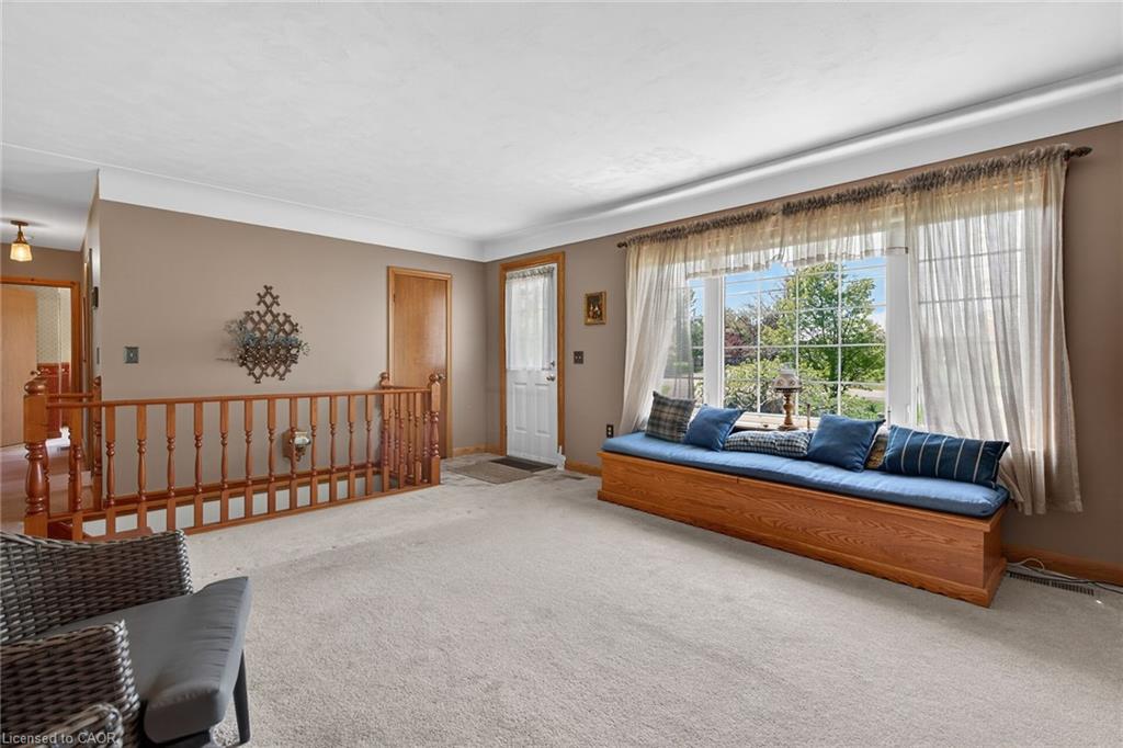 46 Erie Street N Property Photo 13