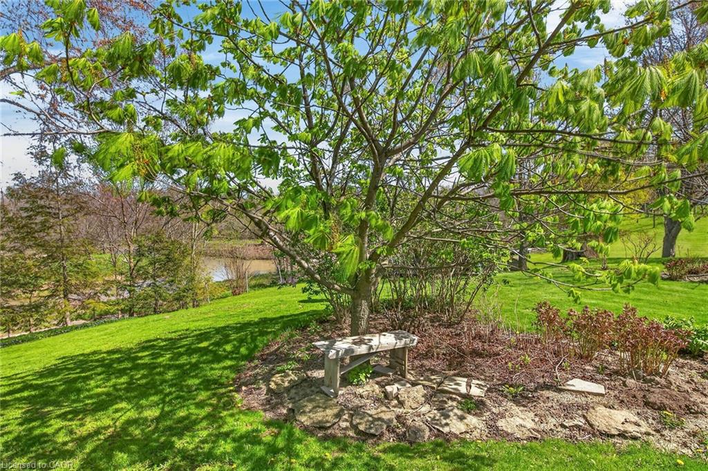 46 Erie Street N Property Photo 34