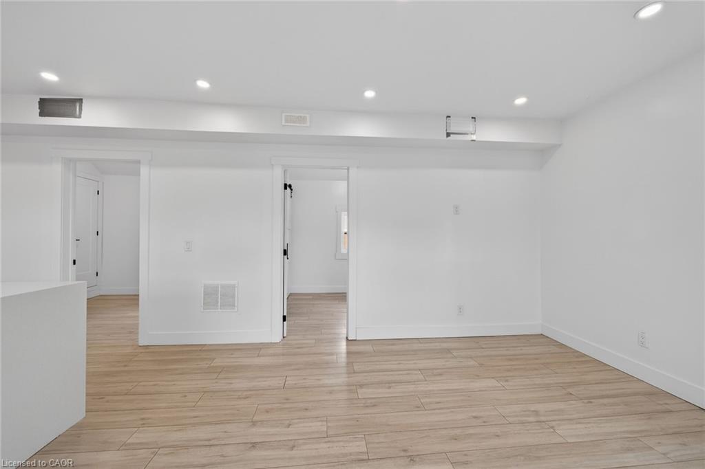 27 Cayuga Street N Property Photo 15
