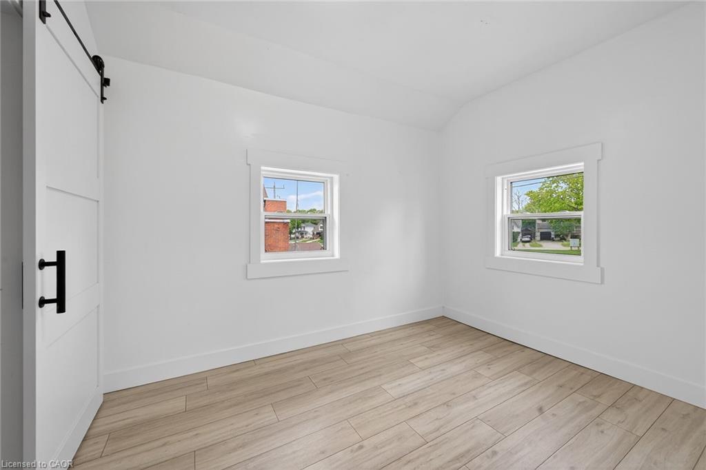 27 Cayuga Street N Property Photo 16