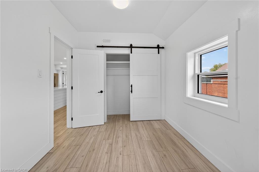 27 Cayuga Street N Property Photo 17