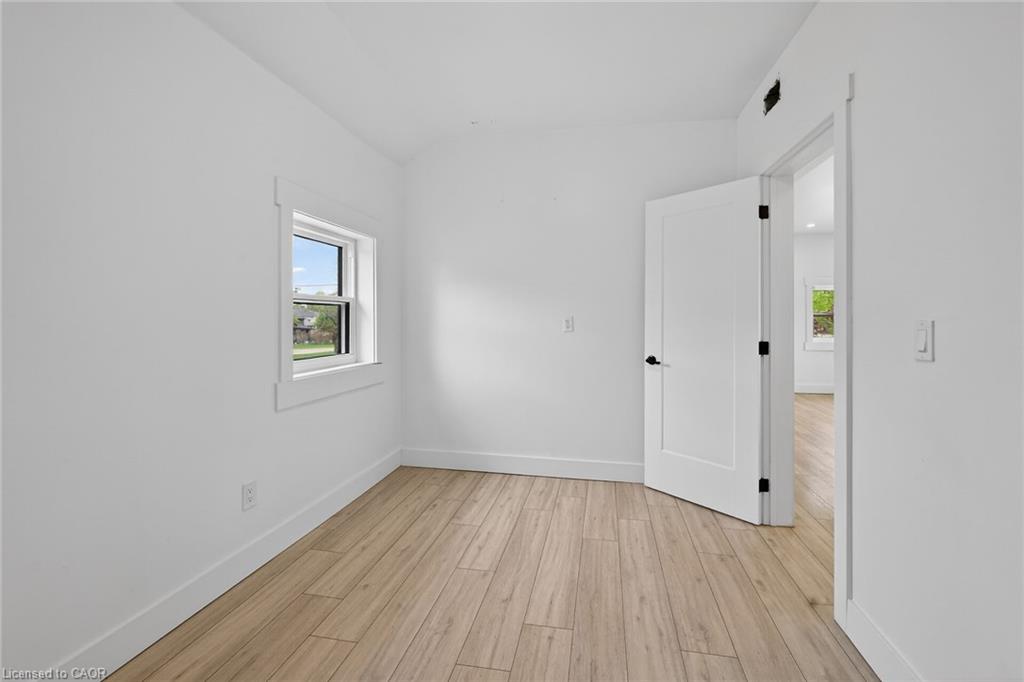 27 Cayuga Street N Property Photo 19