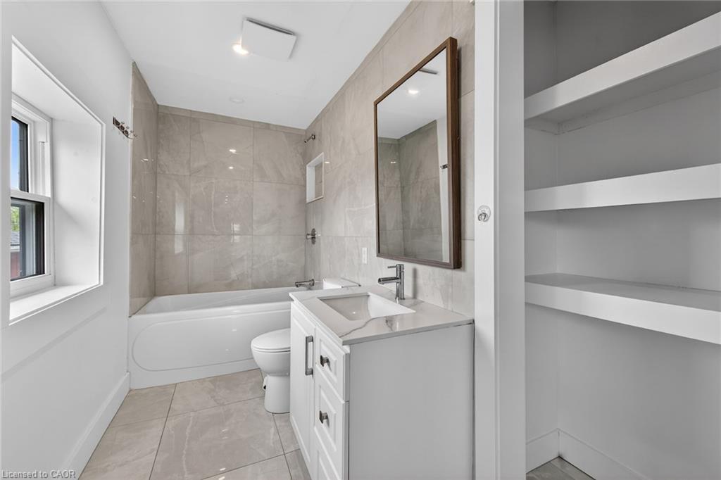 27 Cayuga Street N Property Photo 23