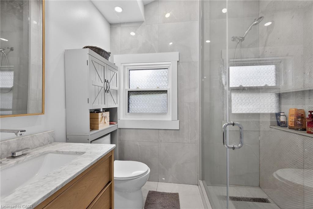 27 Cayuga Street N Property Photo 37