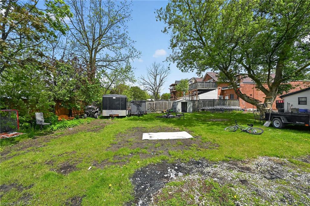 27 Cayuga Street N Property Photo 41