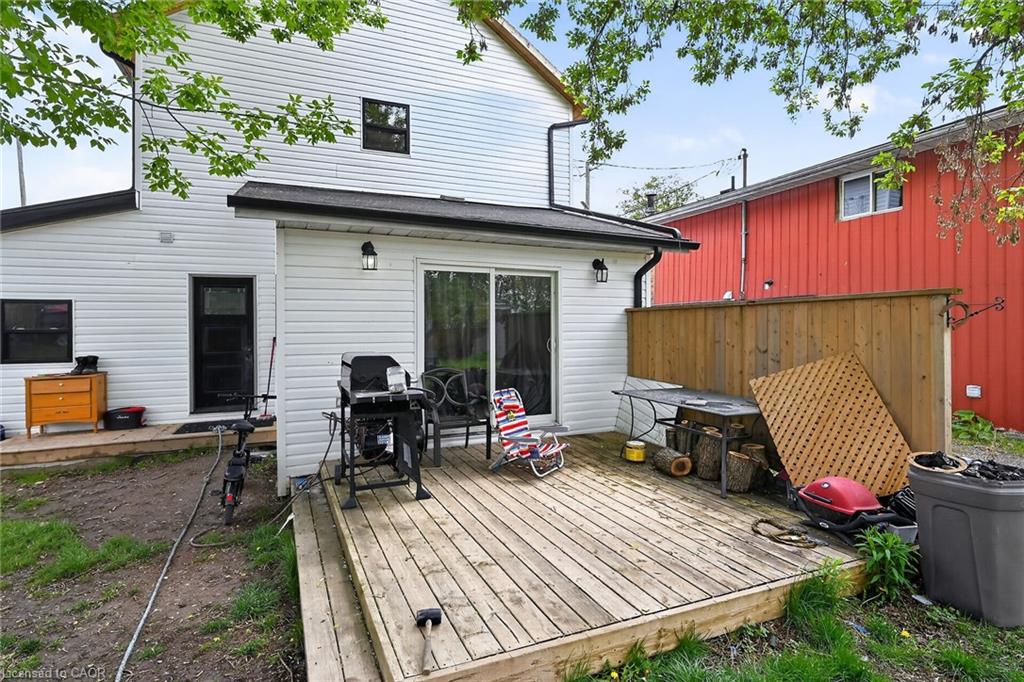 27 Cayuga Street N Property Photo 42