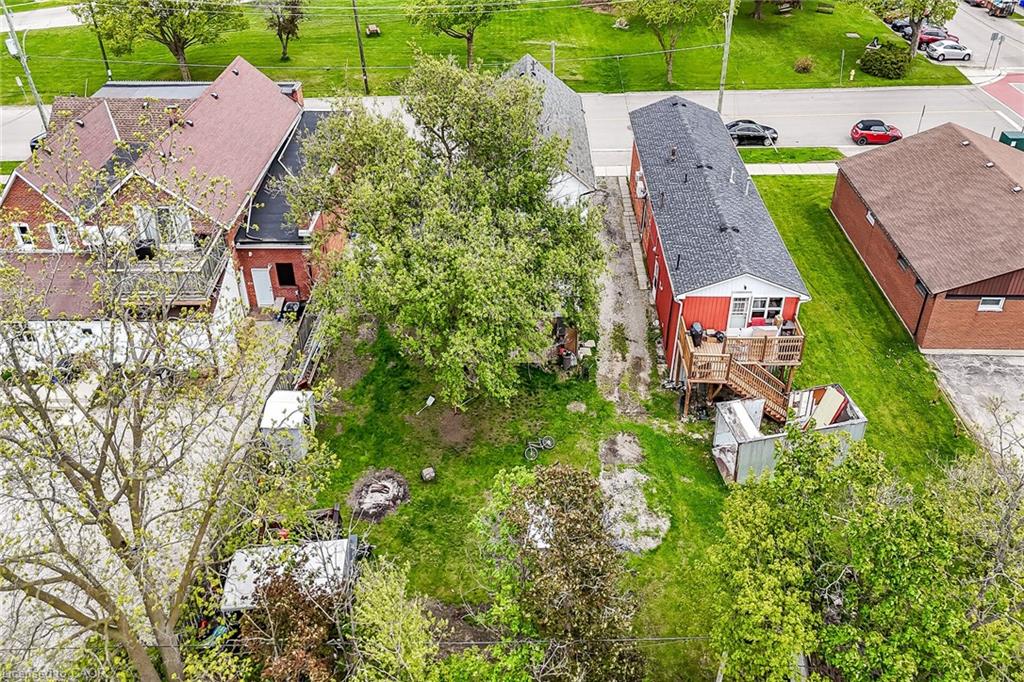 27 Cayuga Street N Property Photo 45