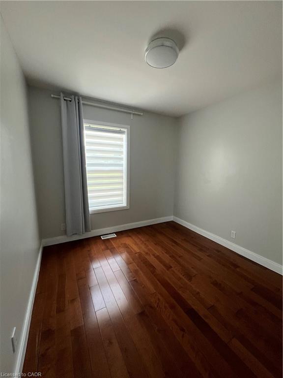 179 Vine Street S Property Photo 8