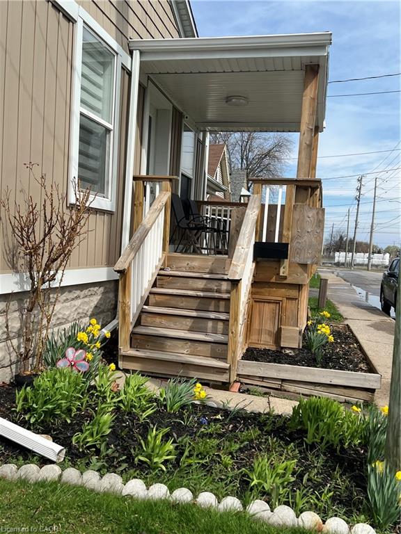 179 Vine Street S Property Photo 12