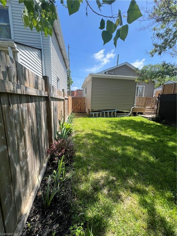 179 Vine Street S Property Photo 14