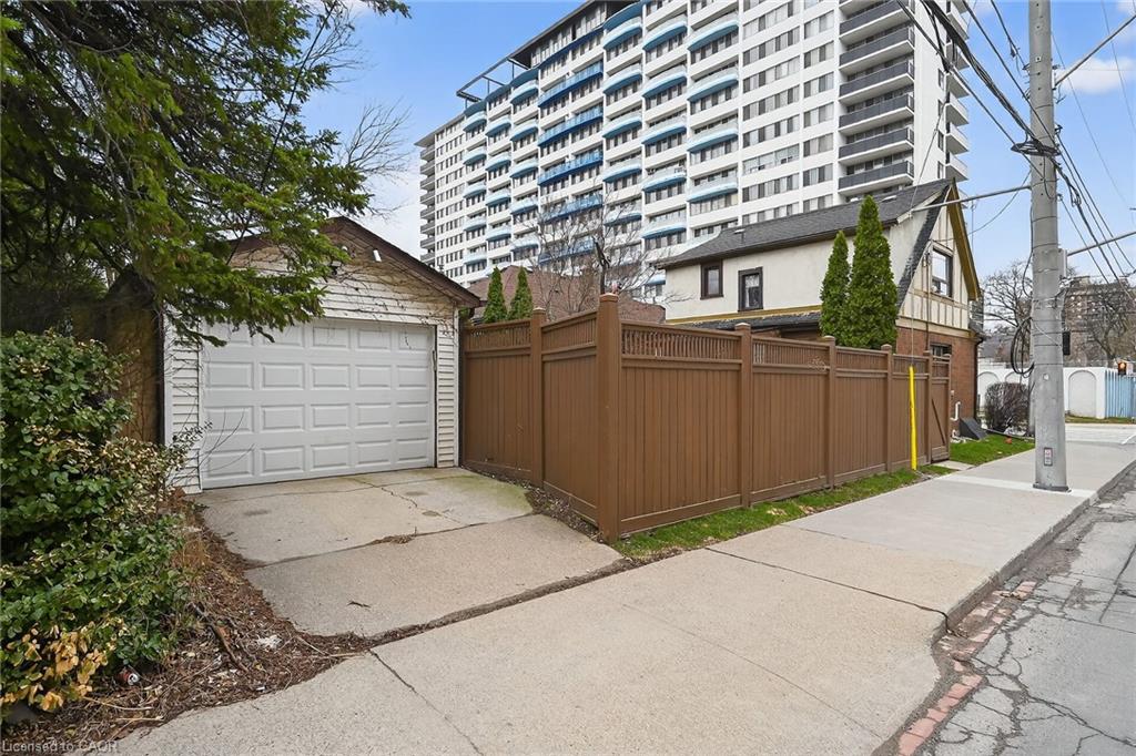 144 Hunter Street W Property Photo 4
