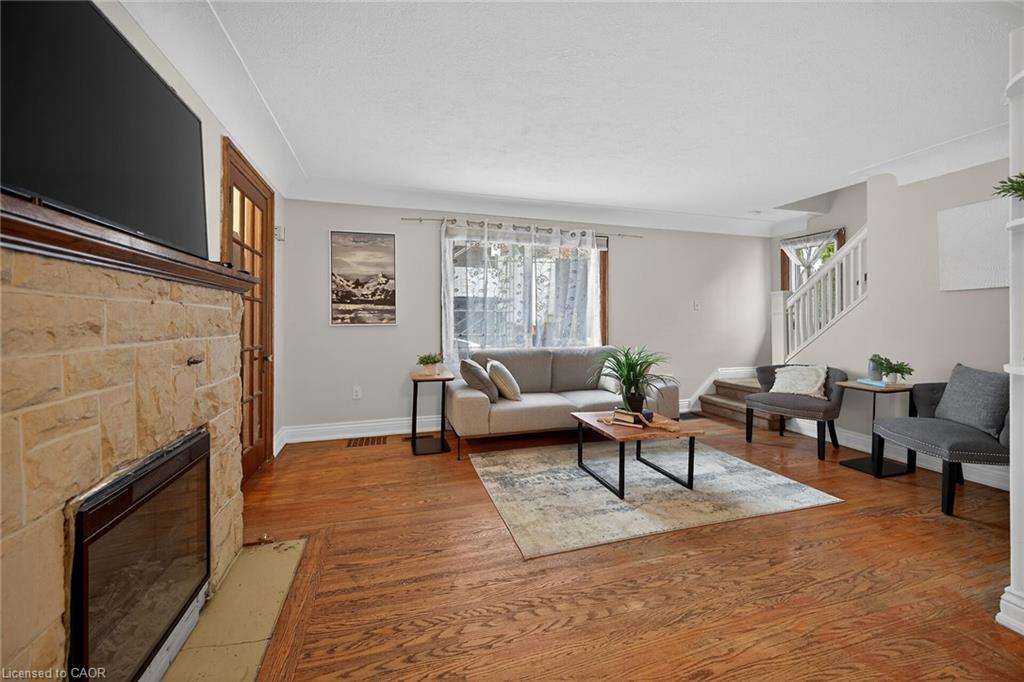 144 Hunter Street W Property Photo 9