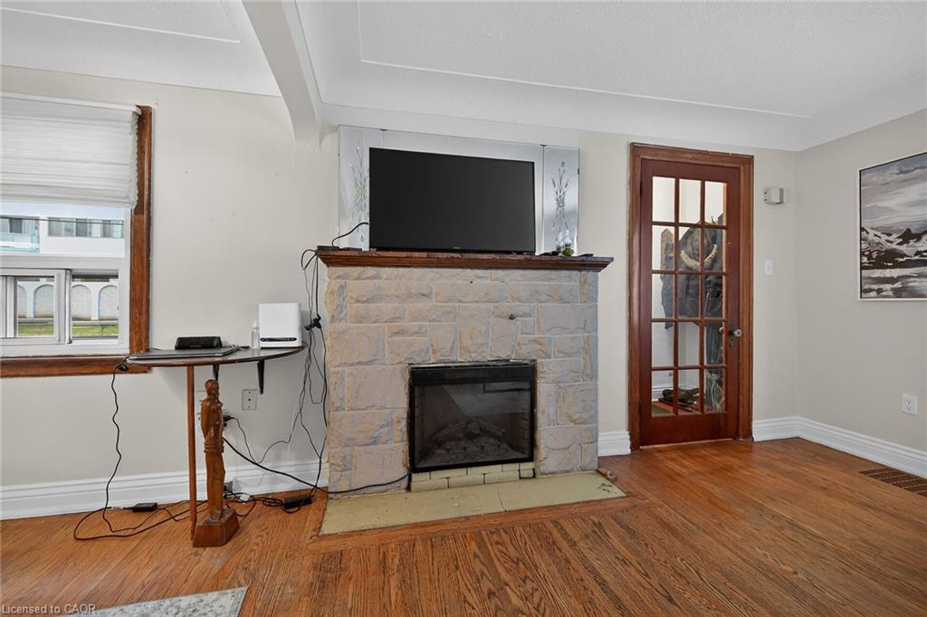 144 Hunter Street W Property Photo 10