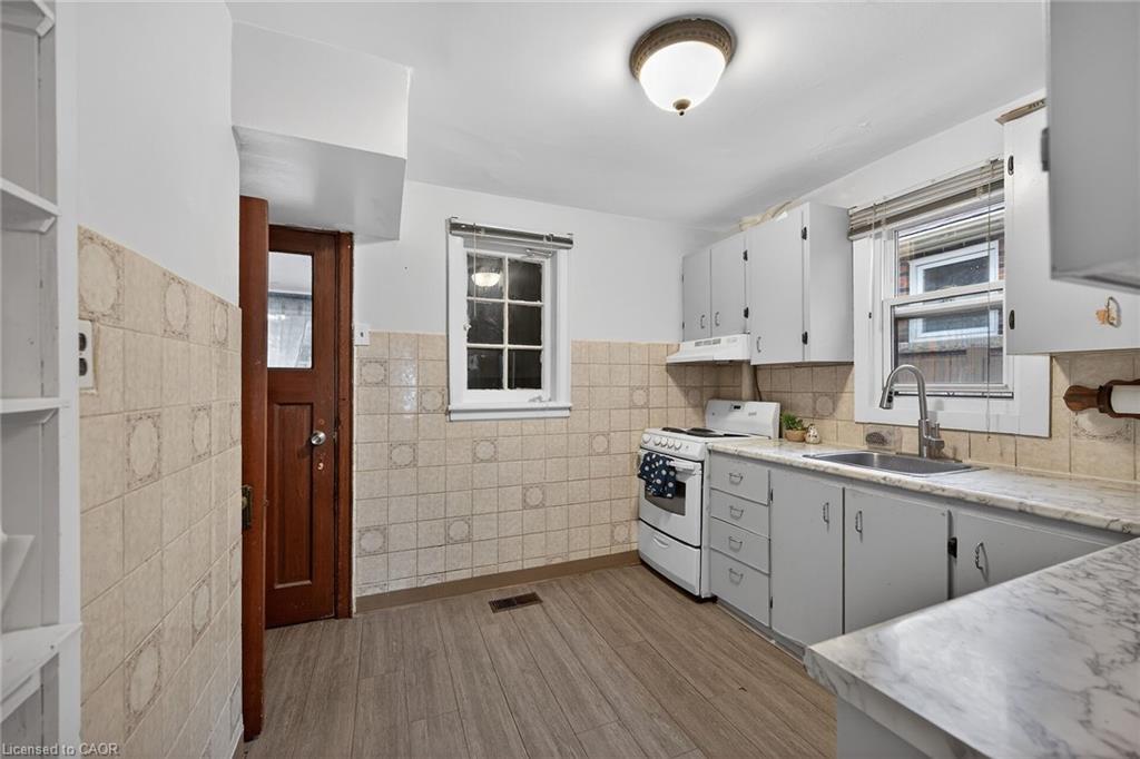 144 Hunter Street W Property Photo 15