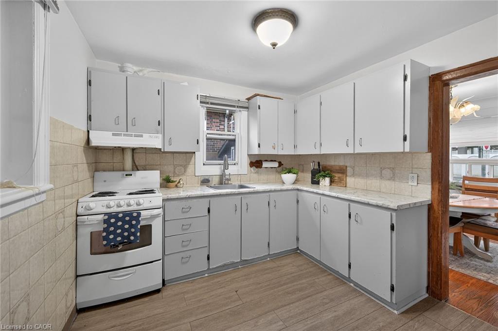 144 Hunter Street W Property Photo 16