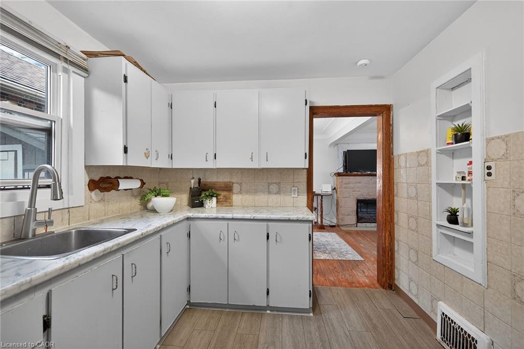 144 Hunter Street W Property Photo 17