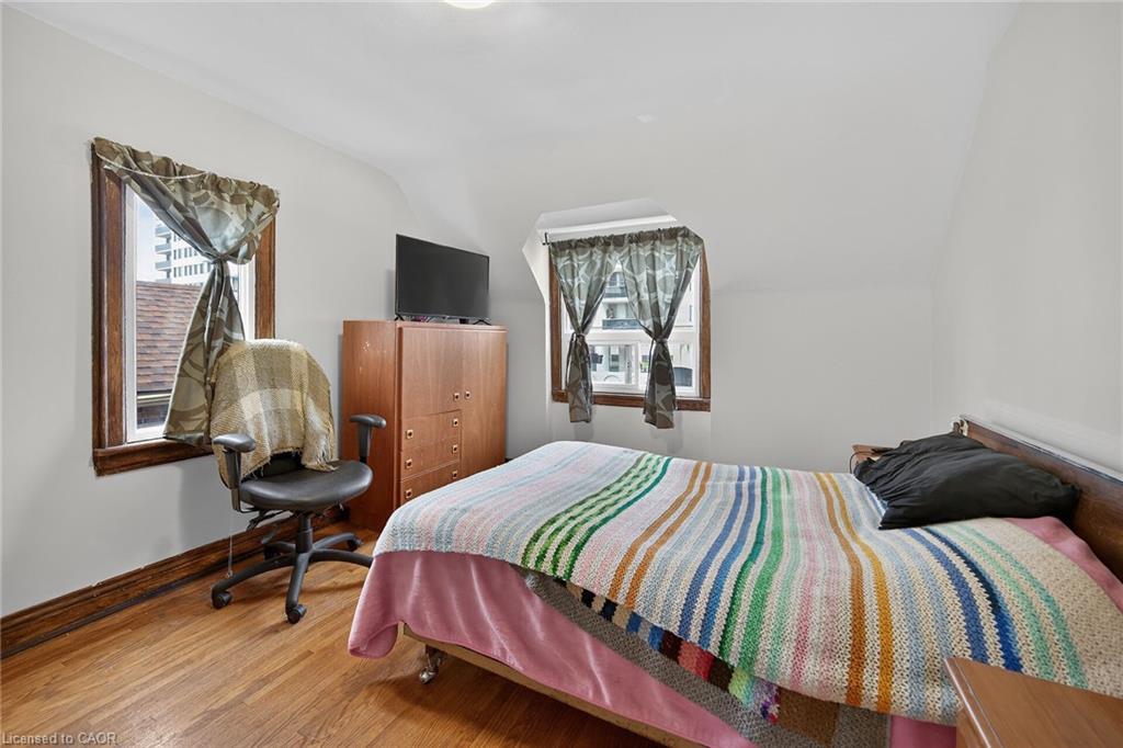 144 Hunter Street W Property Photo 23
