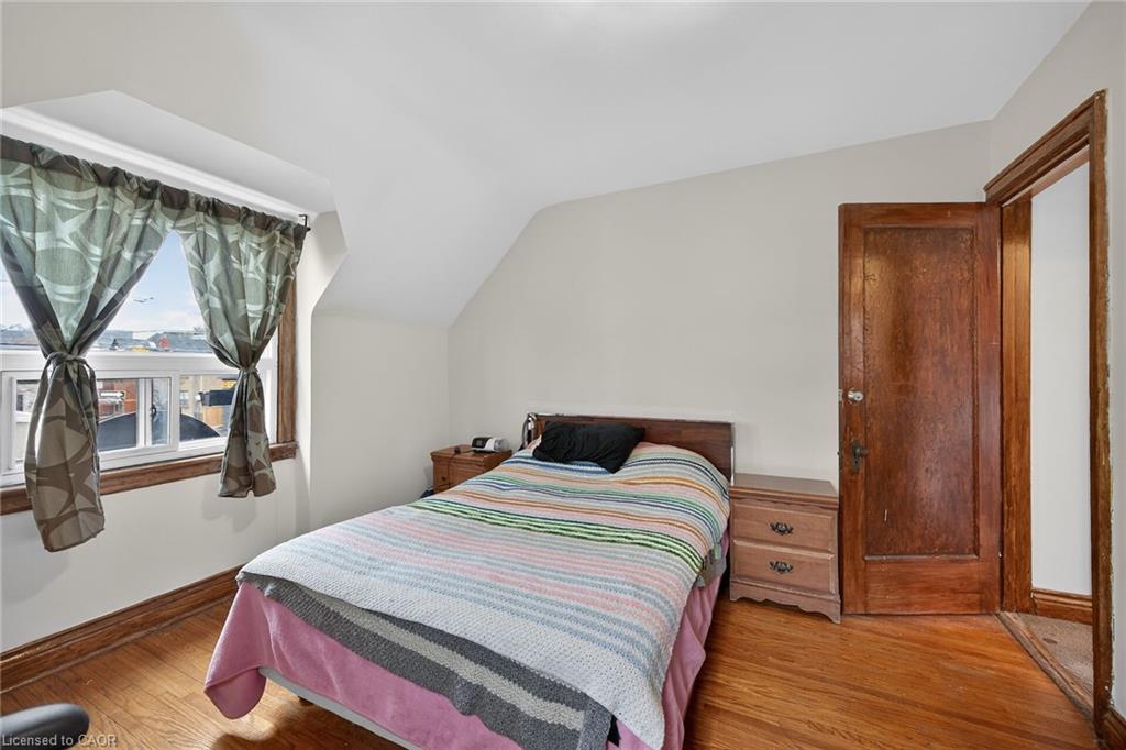 144 Hunter Street W Property Photo 24