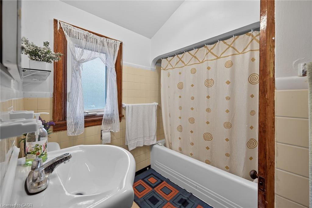 144 Hunter Street W Property Photo 26