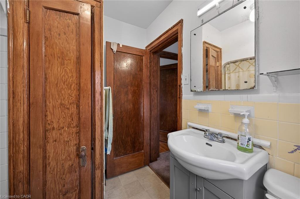 144 Hunter Street W Property Photo 27