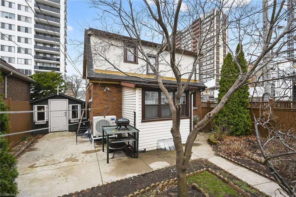 144 Hunter Street W Property Photo 35