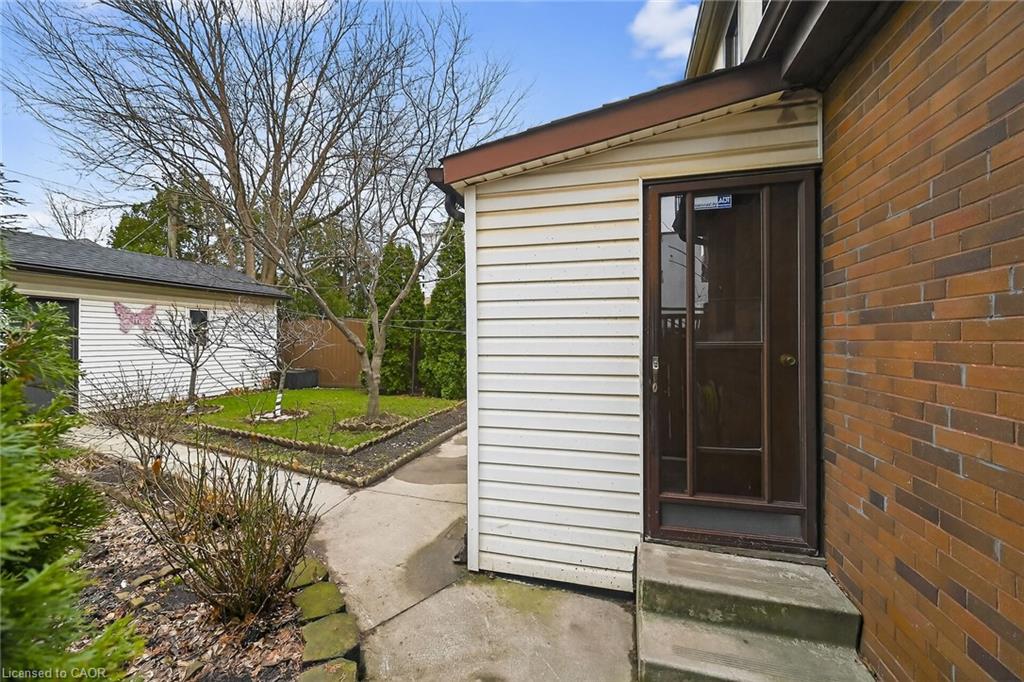 144 Hunter Street W Property Photo 40