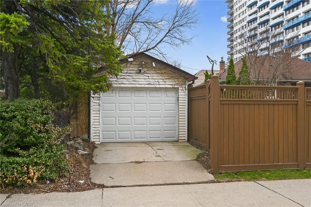 144 Hunter Street W Property Photo 43