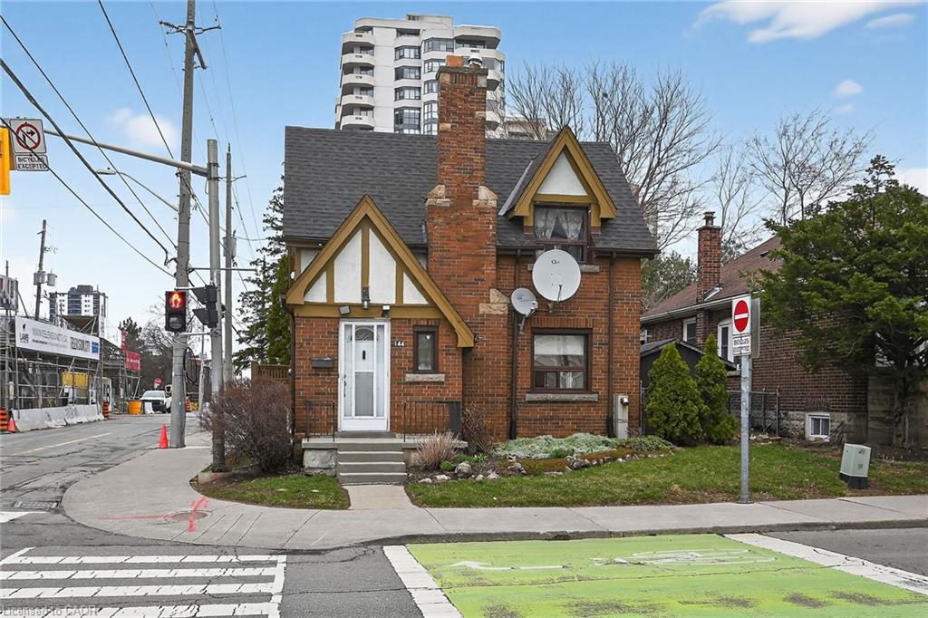 144 Hunter Street W Property Photo 45
