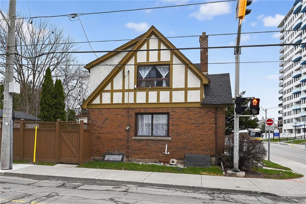 144 Hunter Street W Property Photo 48