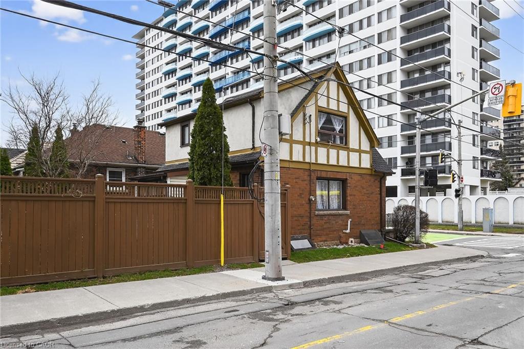 144 Hunter Street W Property Photo 49