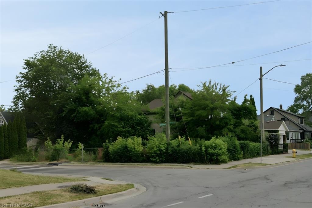 228 Queenston Street Property Photo 4