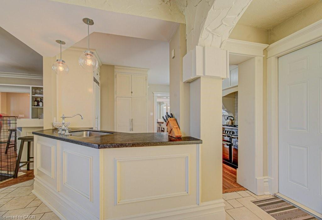 2032 Coronation Boulevard Property Photo 5