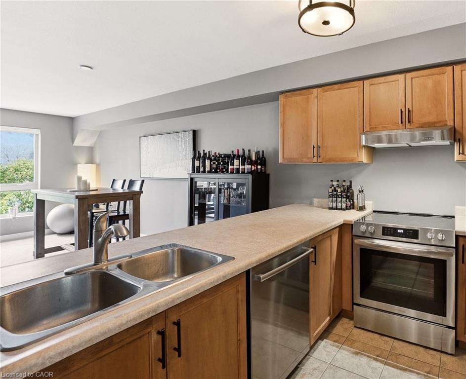 315-56 Kerman Avenue Property Photo 8