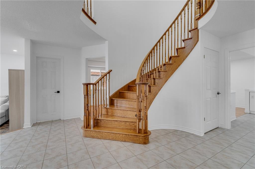 191 Hawkswood Trail Property Photo 25