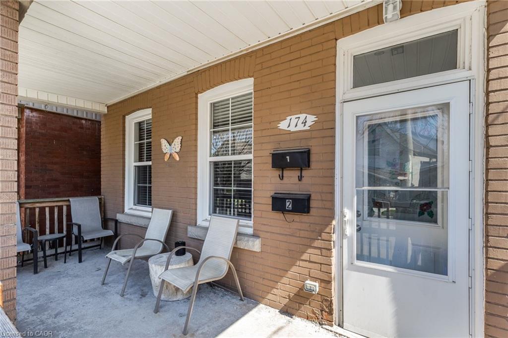 174 Rosslyn Avenue N Property Photo 3