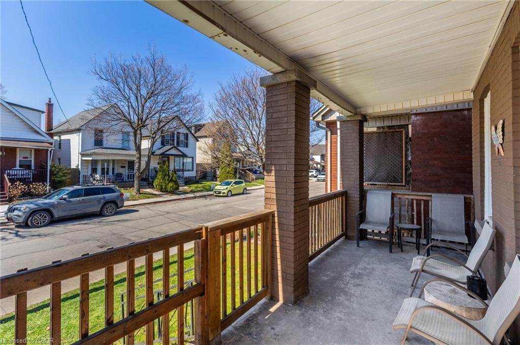 174 Rosslyn Avenue N Property Photo 4