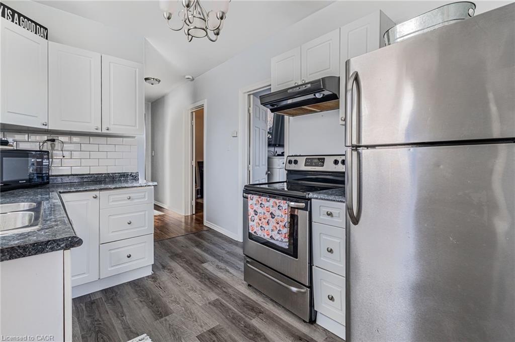 174 Rosslyn Avenue N Property Photo 10