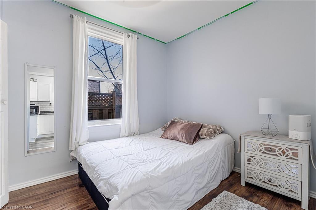 174 Rosslyn Avenue N Property Photo 11
