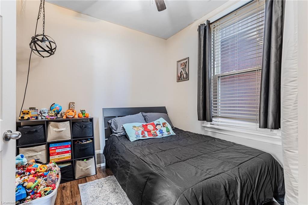 174 Rosslyn Avenue N Property Photo 12