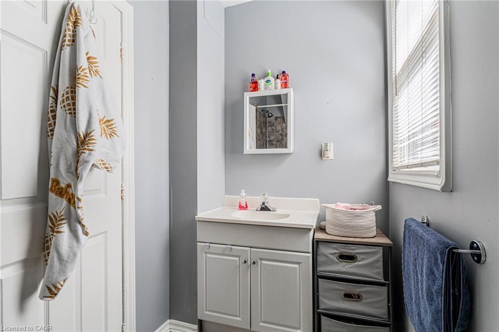 174 Rosslyn Avenue N Property Photo 13