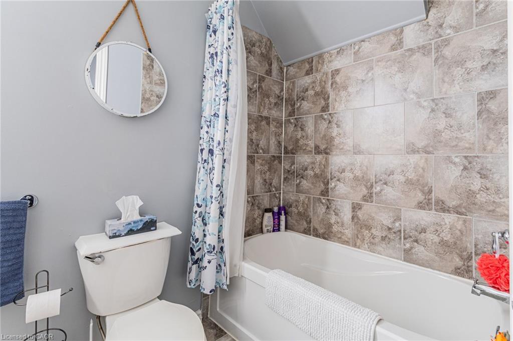 174 Rosslyn Avenue N Property Photo 14
