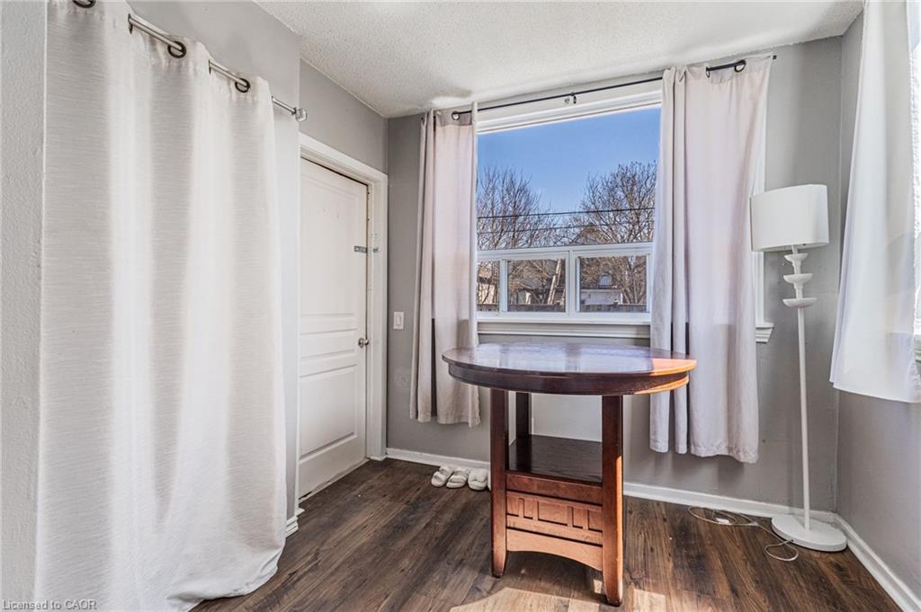 174 Rosslyn Avenue N Property Photo 15