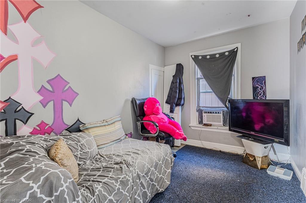 174 Rosslyn Avenue N Property Photo 20