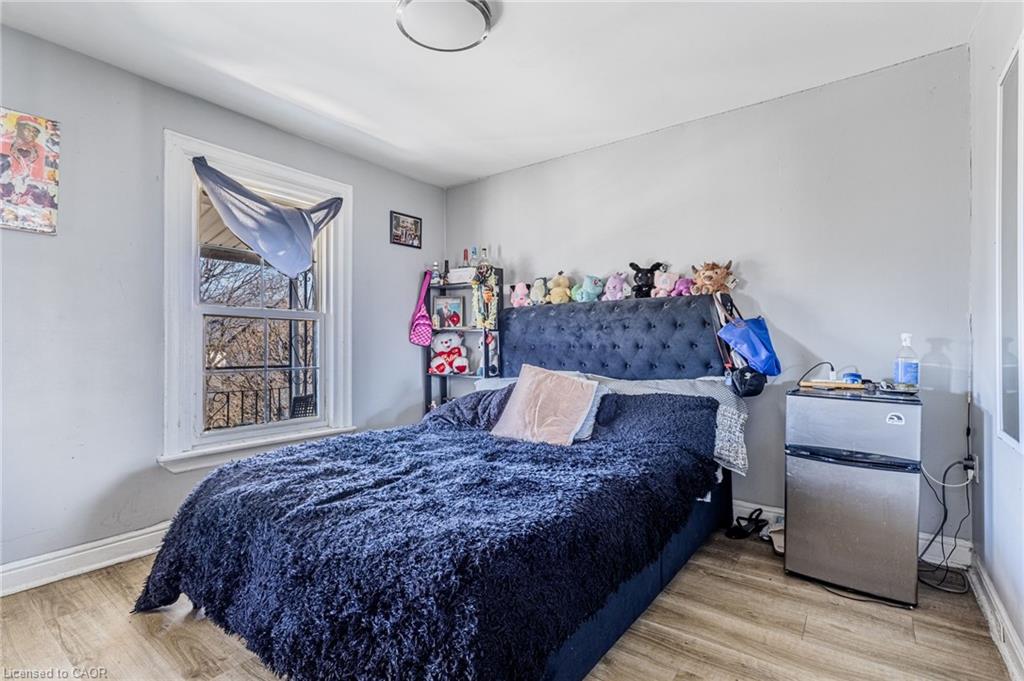 174 Rosslyn Avenue N Property Photo 21