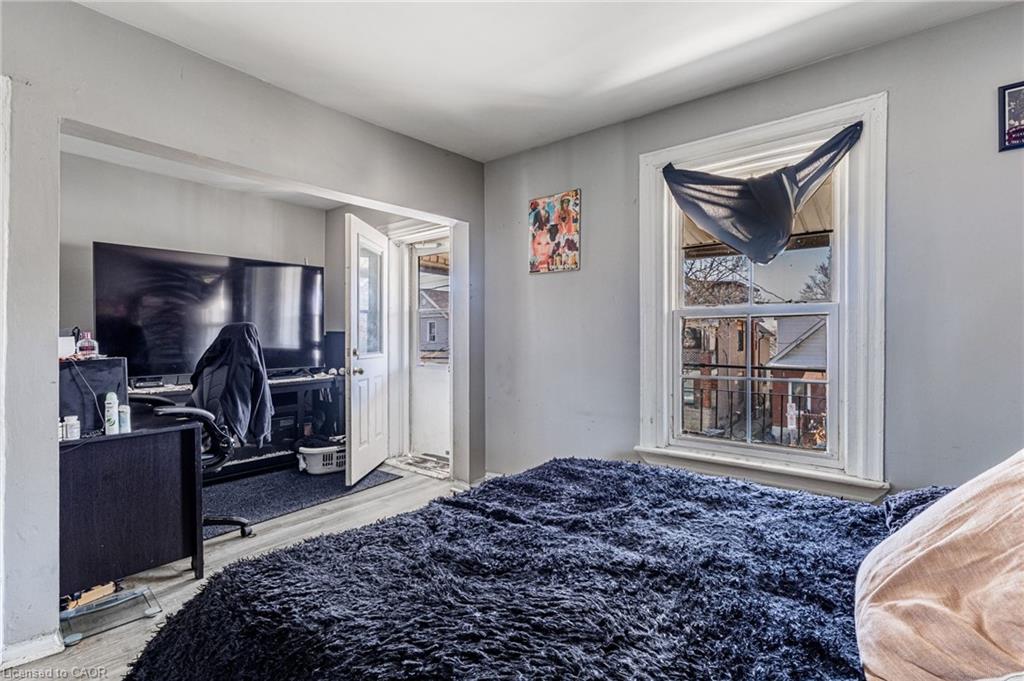 174 Rosslyn Avenue N Property Photo 22