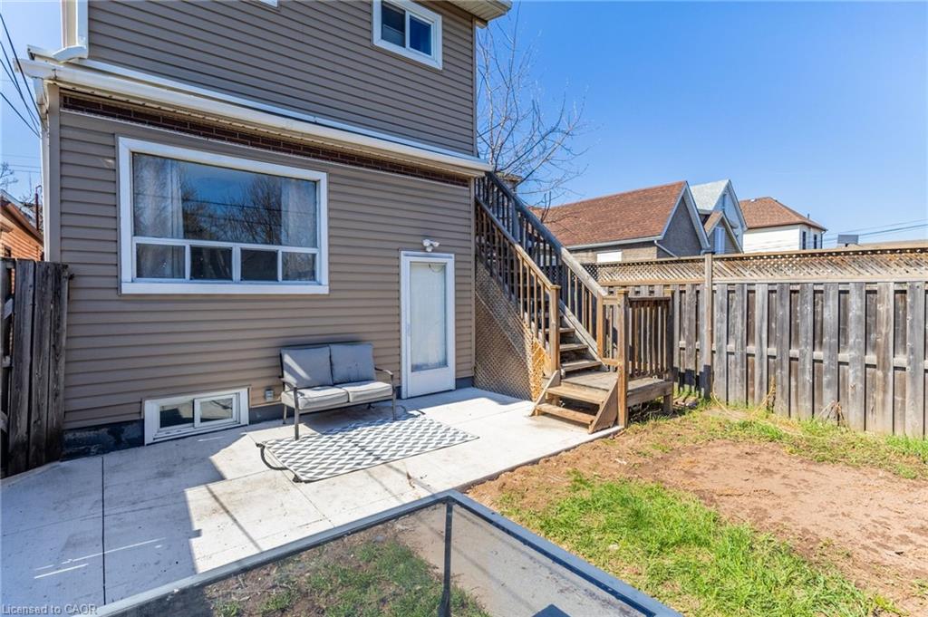174 Rosslyn Avenue N Property Photo 26