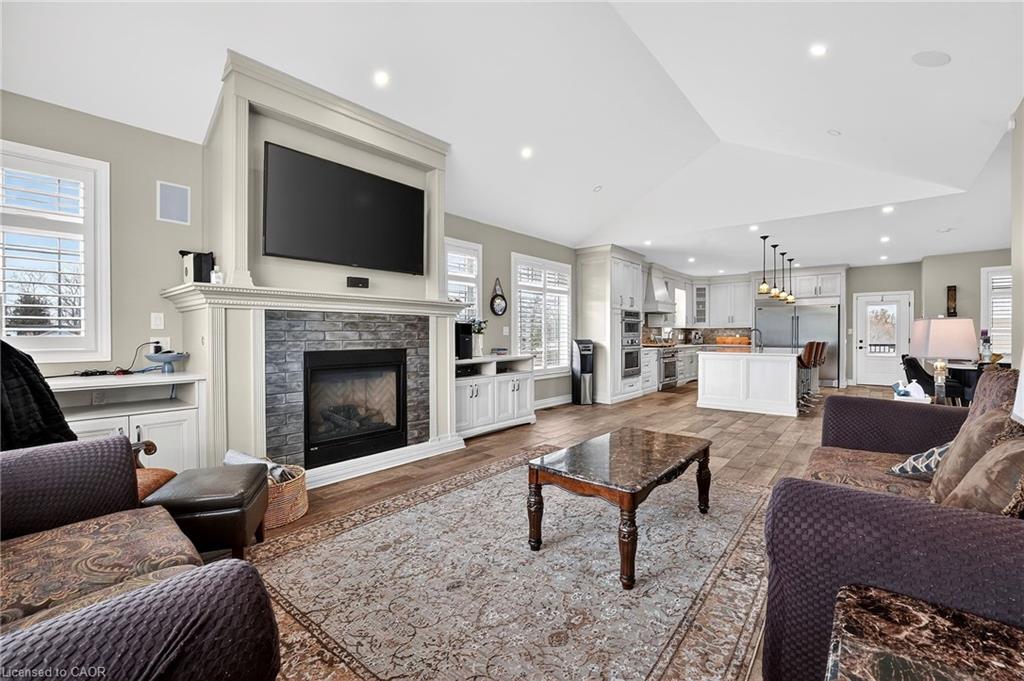 5499 Attema Crescent Property Photo 15